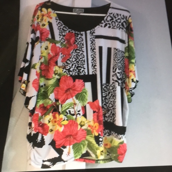 JM collection 1X, pull-in, Scooped neck Top. - Picture 1 of 11